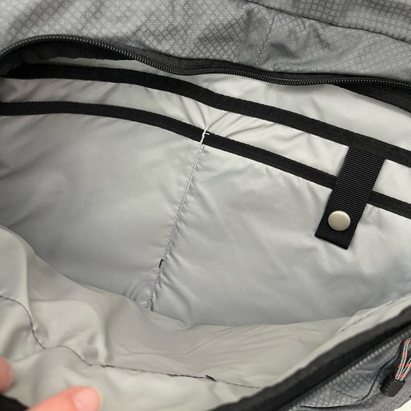 Eddie Bauer Grey Outdoor Hiking Messenger Bag School Bag College - Picture 6 of 9